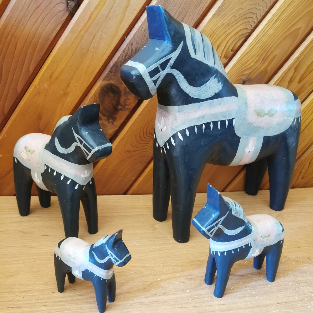 Rare Vintage Swedish Dala Horse Set – Hand Carved Wooden Folk Art Horses (4pc)